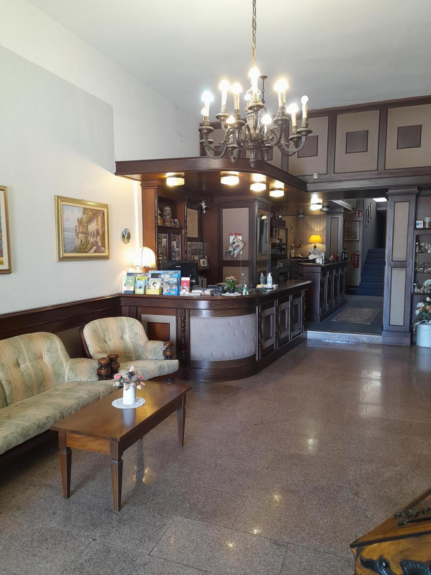 Hotel Florida 阿罗纳 外观 照片