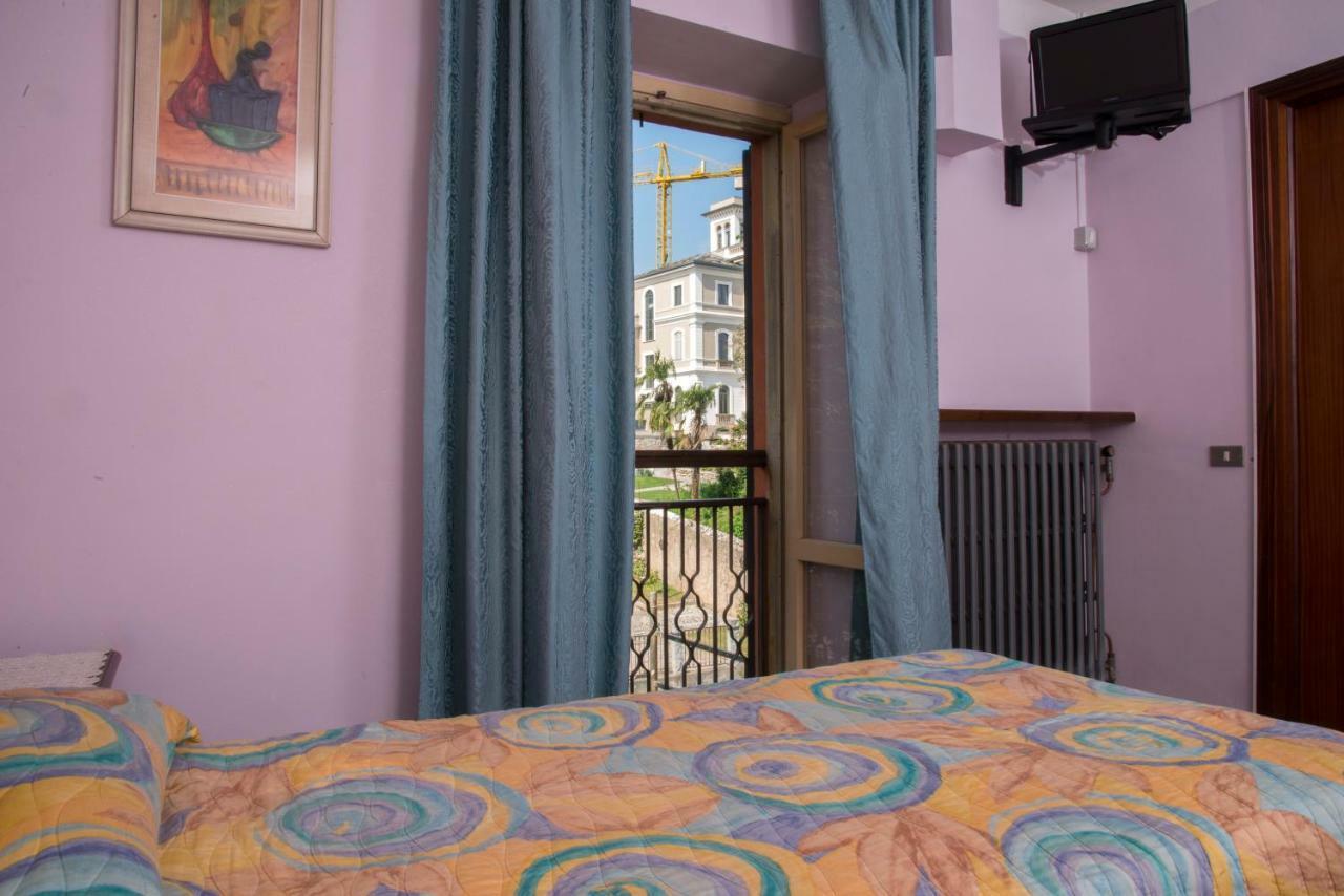 Hotel Florida 阿罗纳 外观 照片